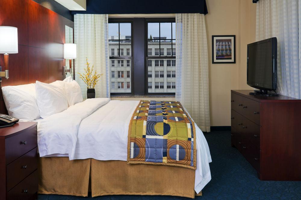 By Marriott Downtown/the Phelps Hotel Cincinnati